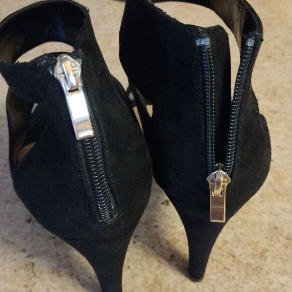 Kelly & Katie Black Vegan Suede Amari Back Zip Kitten Heels Size 9 - Picture 11 of 14